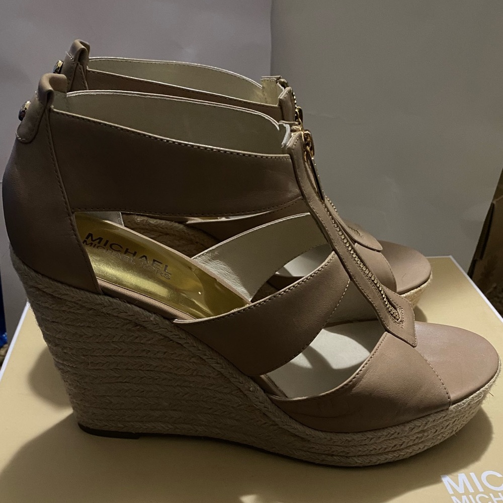 Michael Kors Danita Wedge Size 9.5 Color: khaki